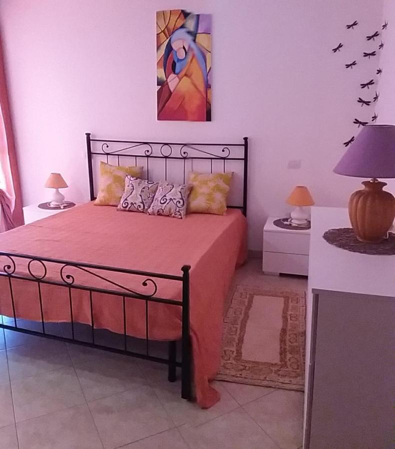 Casa Vacanze Antonella Pula A 750Mt Dal Centro. 外观 照片